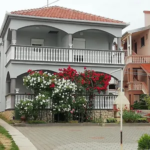 apartmani-kod-rade.hotelinzadar.com/