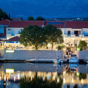 apartments-duje-ribnica.hotelinzadar.com/